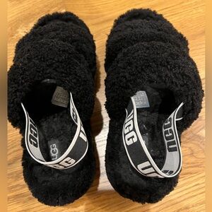UGG Women's OH FLUFFITA platform  Slipper Size 6, black